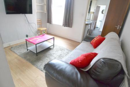 2 bedroom Detached house to let in Croydon Road, Radford, Nottingham, NG7