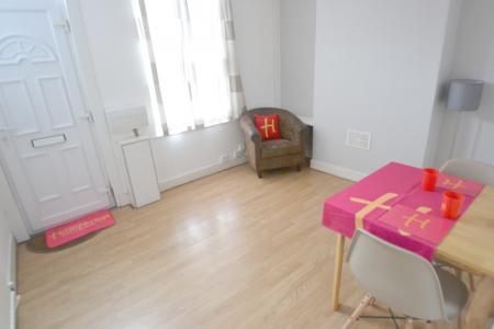 2 bedroom Detached house to let in Croydon Road, Radford, Nottingham, NG7