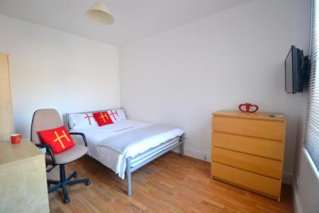 5 bedroom Detached house to let in Watkin Street, City Centre, Nottingham, NG3