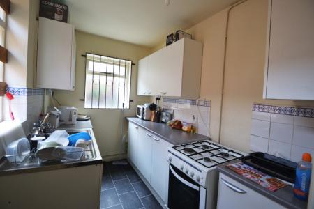 4 bedroom Semi-detached house to let in Derby Grove, Lenton, Nottingham, NG7
