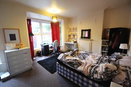 4 bedroom Semi-detached house to let in Derby Grove, Lenton, Nottingham, NG7