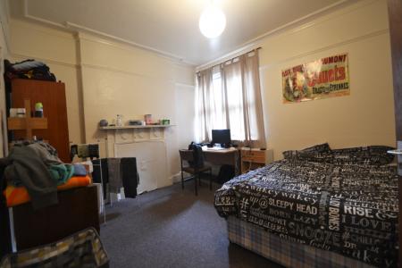 4 bedroom Semi-detached house to let in Derby Grove, Lenton, Nottingham, NG7