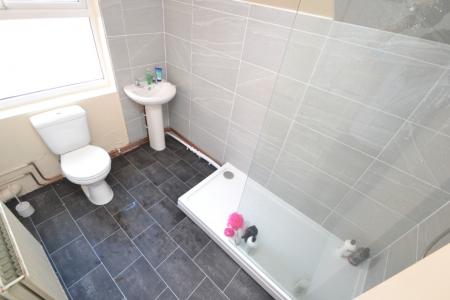 4 bedroom Semi-detached house to let in Derby Grove, Lenton, Nottingham, NG7