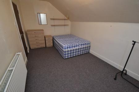 4 bedroom Semi-detached house to let in Derby Grove, Lenton, Nottingham, NG7