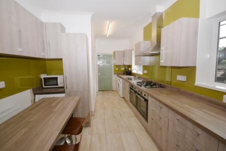 6 bedroom Detached house to let in Henry Road, West Bridgford, NG2