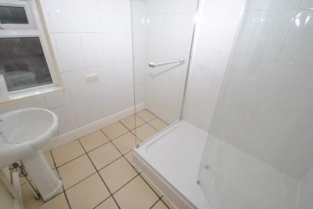 6 bedroom Detached house to let in Henry Road, West Bridgford, NG2