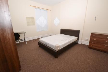 6 bedroom Detached house to let in Henry Road, West Bridgford, NG2