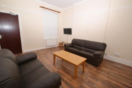 6 bedroom Detached house to let in Henry Road, West Bridgford, NG2