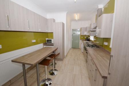 6 bedroom Detached house to let in Henry Road, West Bridgford, NG2