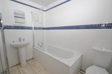 6 bedroom Detached house to let in Henry Road, West Bridgford, NG2