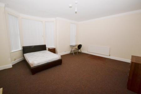 6 bedroom Detached house to let in Henry Road, West Bridgford, NG2