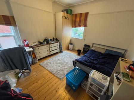 6 bedroom Flat to let in Millicent Road, West Bridgford, NG2