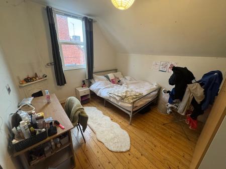 6 bedroom Flat to let in Millicent Road, West Bridgford, NG2