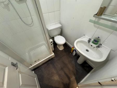 6 bedroom Flat to let in Millicent Road, West Bridgford, NG2