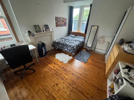 6 bedroom Flat to let in Millicent Road, West Bridgford, NG2