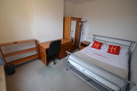 4 bedroom Terraced House to let in Highfield Road, Dunkirk, Nottingham, NG7