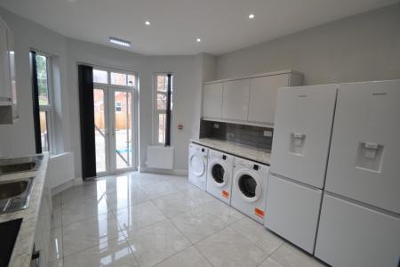 8 bedroom Detached house to let in Russell Road, Forest Fields, Nottingham, NG7