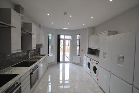 8 bedroom Detached house to let in Russell Road, Forest Fields, Nottingham, NG7
