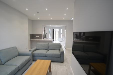 8 bedroom Detached house to let in Russell Road, Forest Fields, Nottingham, NG7