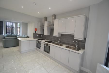 8 bedroom Detached house to let in Russell Road, Forest Fields, Nottingham, NG7