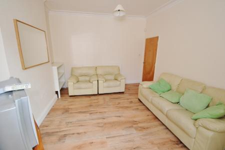 5 bedroom Semi-detached house to let in Albert Grove, Lenton, Nottingham, NG7