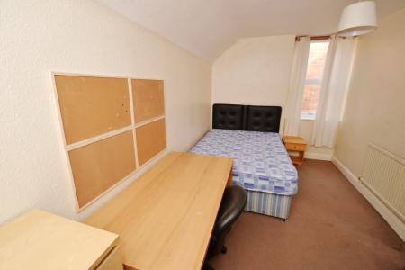 5 bedroom Semi-detached house to let in Albert Grove, Lenton, Nottingham, NG7