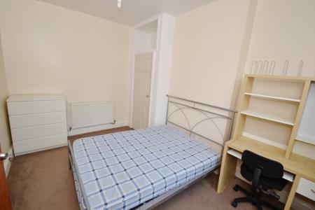 5 bedroom Semi-detached house to let in Albert Grove, Lenton, Nottingham, NG7