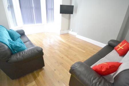 6 bedroom Detached house to let in Loughborough Road, West Bridgford, NG2