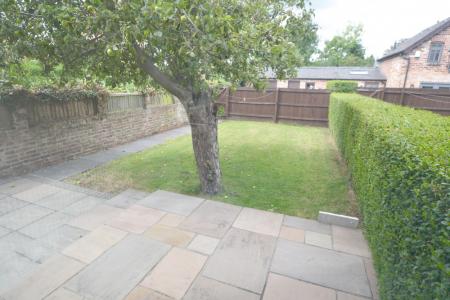 6 bedroom Detached house to let in Loughborough Road, West Bridgford, NG2