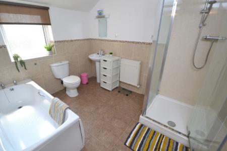 5 bedroom Detached house to let in Melton Road, West Bridgford, NG2