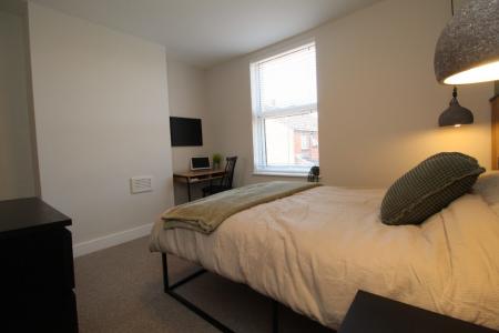 2 bedroom Terraced House to let in Norwood Road, Radford, Nottingham, NG7