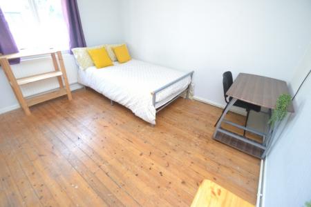 4 bedroom Detached house to let in Oliver Close, Arboretum, Nottingham, NG7