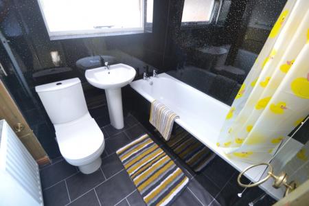 4 bedroom Detached house to let in Oliver Close, Arboretum, Nottingham, NG7