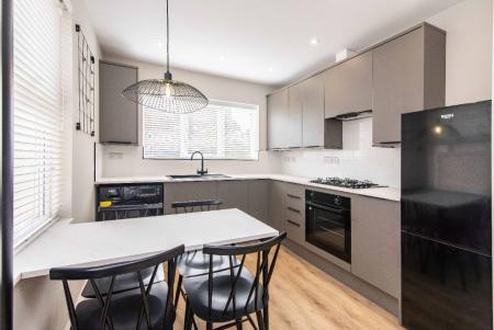 3 bedroom Detached house to let in Orston Road, West Bridgford, NG2