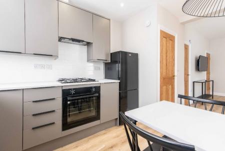 3 bedroom Detached house to let in Orston Road, West Bridgford, NG2