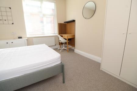 2 bedroom Flat to let in Denman Street, Radford, Nottingham, NG7