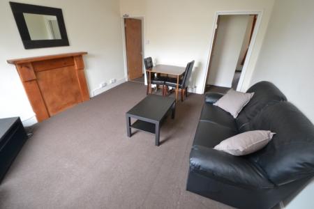 2 bedroom Flat to let in Henry Road, West Bridgford, NG2