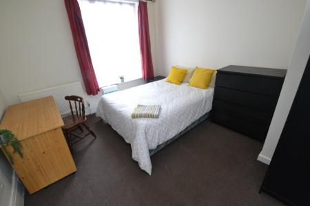 2 bedroom Flat to let in Henry Road, West Bridgford, NG2