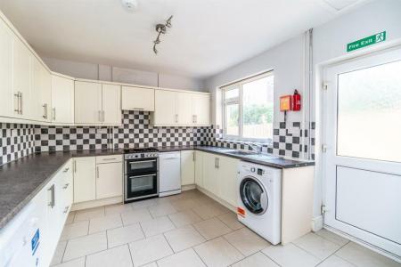 8 bedroom Town house to let in Wildman Street, Arboretum, Nottingham, NG7