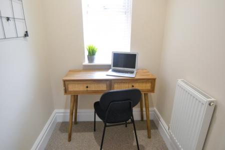 2 bedroom Flat to let in Musters Road, West Bridgford, NG2