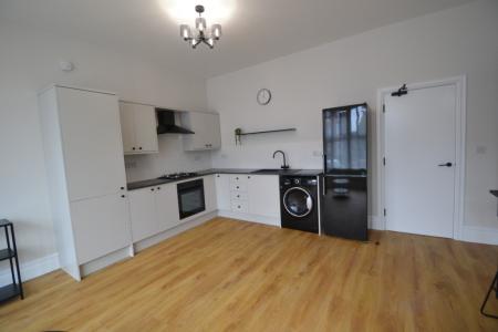 2 bedroom Flat to let in Musters Road, West Bridgford, NG2