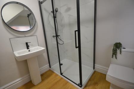 2 bedroom Flat to let in Musters Road, West Bridgford, NG2