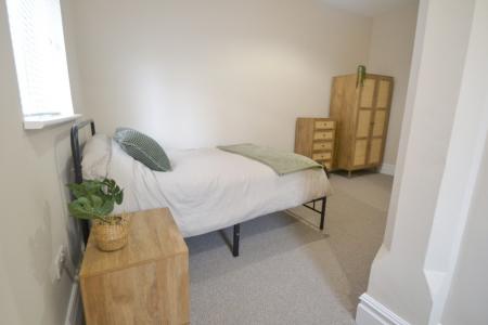 2 bedroom Flat to let in Musters Road, West Bridgford, NG2