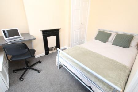 4 bedroom Detached house to let in Dallas York Road, Beeston, NG9