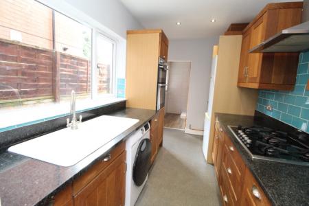 4 bedroom Detached house to let in Dallas York Road, Beeston, NG9