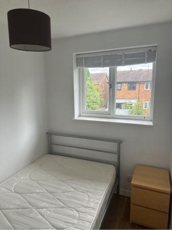 2 bedroom Flat to let in Heron Drive, Lenton, Nottingham, NG7