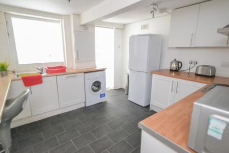 4 bedroom Terraced House to let in Park Road, Lenton, Nottingham, NG7