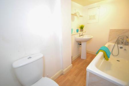 4 bedroom Terraced House to let in Park Road, Lenton, Nottingham, NG7