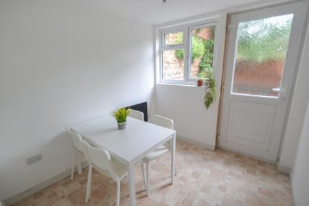 4 bedroom Terraced House to let in Park Road, Lenton, Nottingham, NG7