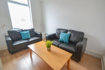 4 bedroom Terraced House to let in Park Road, Lenton, Nottingham, NG7